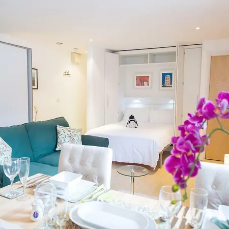 Queens - City Centre Apartment *