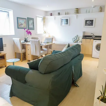 Queens - City Centre Apartment *