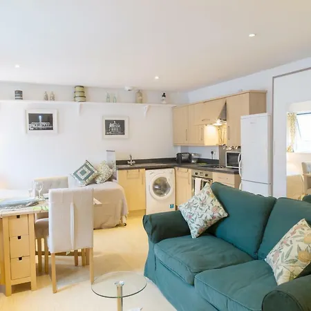 Queens - City Centre Apartment